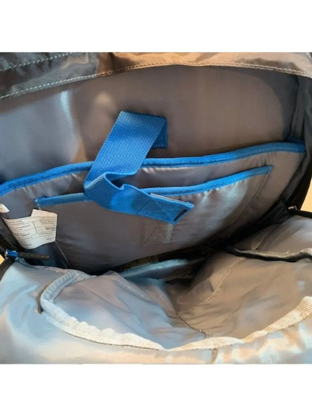 Dell Urban 15.6 in Backpack Adjustable Shoulder Strap Air Mesh Padded Gray 97X44